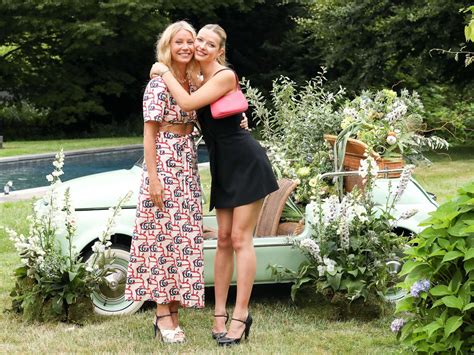 Gwyneth Paltrow Shares Photo With Mom Blythe Danner And Daughter Apple Abc News