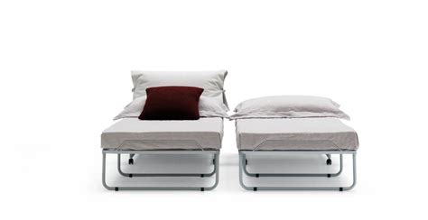 Ich freu mich richtig auf dich, und hoffe sehr, dass du dich auch meldest. Puff Cabrio ins Bett, aus Polyurethan | IDFdesign