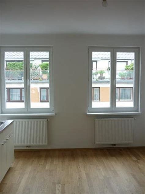 In vielen mietshäusern mit schräger dachkonstruktion ist das oberste geschoss ausgebaut. Günstige 1-Zimmer-Wohnung 1140 Wien | MIETGURU.AT