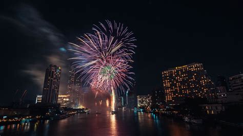 Download Wallpaper 1366x768 Fireworks Explosions Sparks City Water