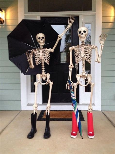 30 Way To Outdoor Halloween Decor With Skulls And Skeletons