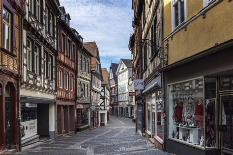 Marburg virus was first recognized in 1967, when outbreaks of hemorrhagic fever occurred simultaneously in laboratories in marburg and frankfurt, germany and in belgrade, yugoslavia (now serbia). Marburg Oberstadt Foto & Bild | world, altstadt ...