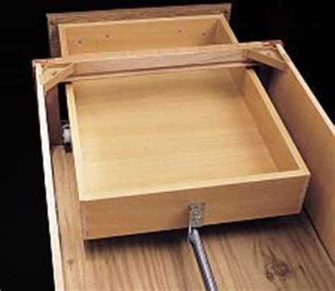 If you are building new cabinets or drawers, or just choosing upgrades for a kitchen, you'll enjoy the smooth closing action of these slides. Knape and Vogt 1175PZC20 - 20" (508mm) Center Mount Drawer ...