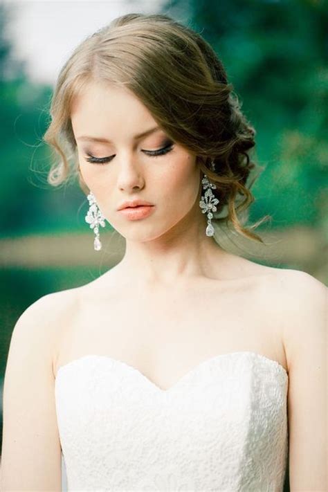 If the heat hurts your makeup, blush will be one of the first things to go, so opt for a soft, powdery formula that will look fresh and absorb oil. 14 Summer Wedding Makeup Tips And 31 Ideas | Bride ...