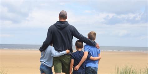 Los hijos de los príncipes de Gales felicitan a su padre en su primer mensaje en redes