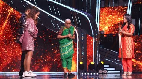Neha Kakkar Gives Rs 1 Lakh To Shantabai Pawar Aka Warrior Aaji On Indian Idol 12 India Today