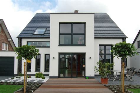 Touch device users, explore by touch or with swipe gestures. Modernes Haus in Feldhausen - Architekten Blanc & Mecklenburg