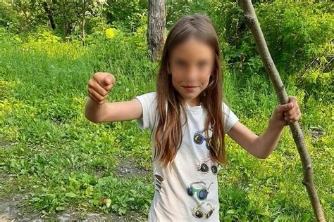 Она лежала без одежды в реке восьмилетнюю девочку пропавшую на Сахалине 4 дня назад нашли