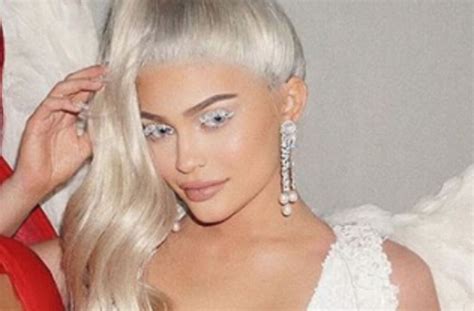 Kylie Jenner Hides Her Baby Bump In Angel Halloween Costume While Khloe