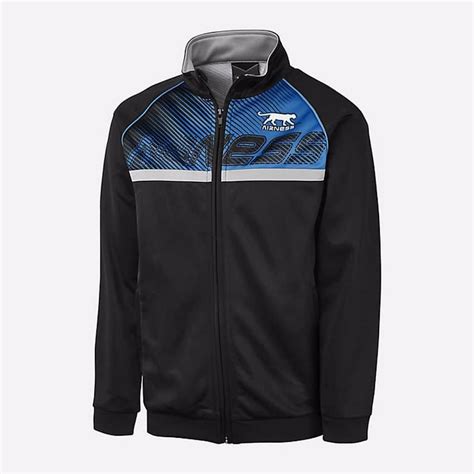 It has a presence in 5800 locations and in 65 countries. Intersport : survêtement noir garçon Airness à 15,99€