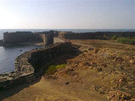 The town of amer and the amber fort were originally built by meena's community and additions were, later, made by sawai jai singh. Tarkarli Beach: Sindhudurg Fort - The Sea Fortress ...