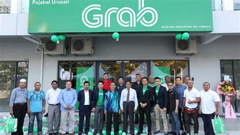 As alpha grab drivers, we are allowed to assist new drivers to join grab. Grab opens first support centre in Penang