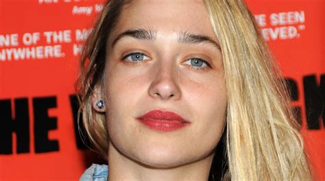 Jemima Kirke Chops Off Her Hair While Hanging Around Topless Huffpost Entertainment