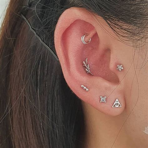 25 Subtle Inner Ear Piercings That Are Dazzling Surprises