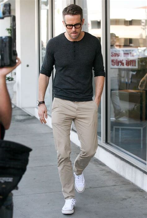 What's the fist website you visit every morning? The Ryan Reynolds Style Lookbook | Мужской стиль кэжуал ...