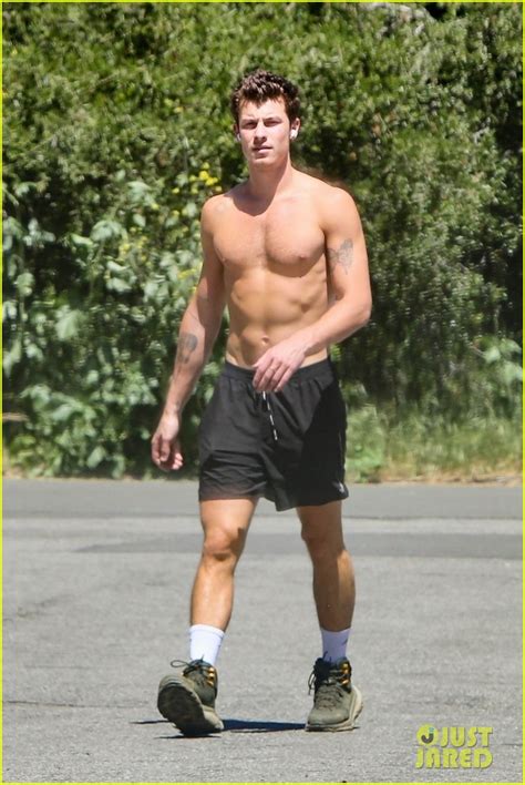 Full Sized Photo Of Shawn Mendes Shirtless On Hike 34 Shawn Mendes Shows Off His Super Toned