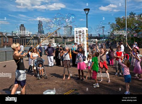 Queens Walk London Hi Res Stock Photography And Images Alamy