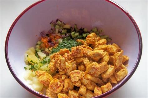 Hauptspeise Sommerlicher Hähnchensalat mit Ananas Rezept