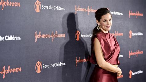 Jennifer Garner Bounces Back From Red Carpet Wardrobe Malfunction With Help From A Kennedy