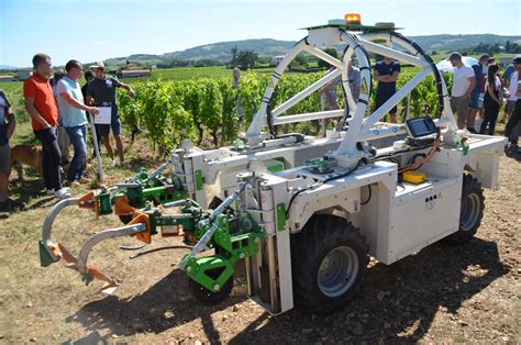 Porte Des Pierres Dorées Viticulture Ted Le Robot Qui Prend Soin De