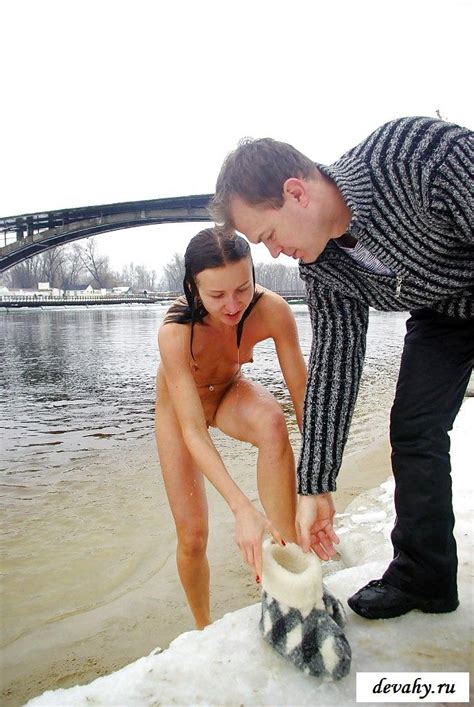 Купания голых девушек зимой фотографии Эротика фото и порно с