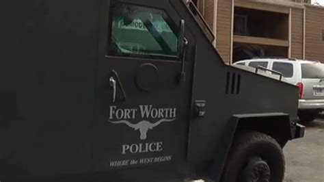 Swat Respond To Fort Worth Home Man In Custody Nbc 5 Dallas Fort Worth