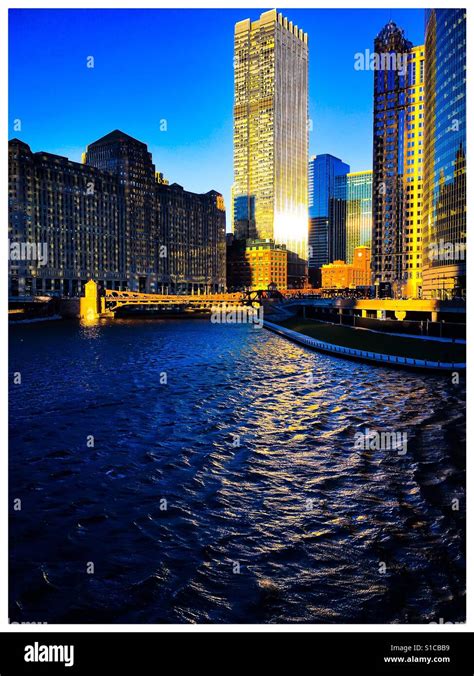 Classic Chicago River Scenery Looking East Stock Photo Alamy