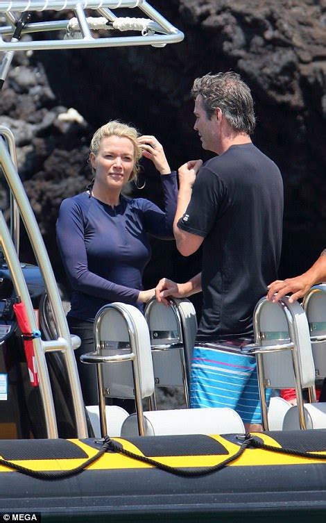 Megyn Kelly Enjoys Fun In The Sun On Hawaiian Vacation Daily Mail Online