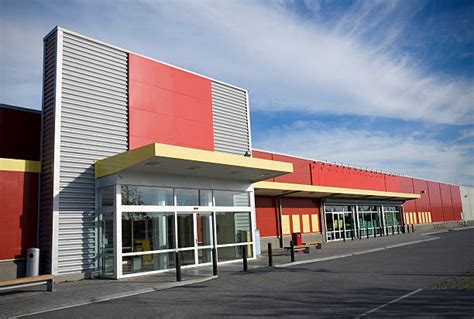 Grocery Store Exterior Stock Photos Pictures And Royalty Free Images