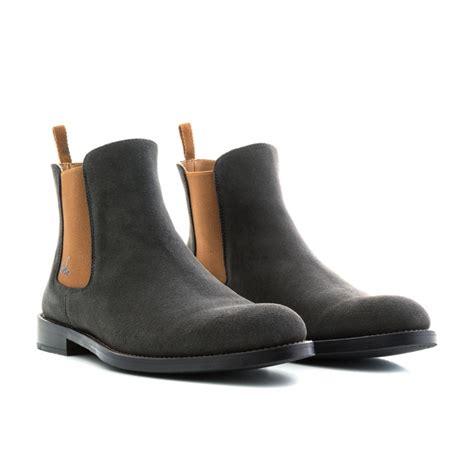 An excellent choice for fall and winter wear, chelsea boots are a great addition to anyone's closet, seeing that they can easily be dressed up or down. Serfan Chelsea Boot Damen Wildleder Grau Braun