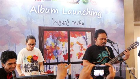 Chord dasar kunci gitar & lirik lagu ©chordtela.com. Lirik dan Chord Gitar Lagu 'Akad' dari Payung Teduh ...