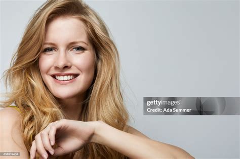Portrait Shot Of Young Beautiful Woman ストックフォト Getty Images
