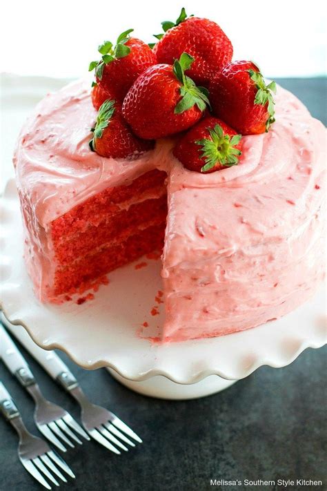 Sprinkle with the remaining milk crumbs and then freeze the assembled cake for at least 12 hours to set the layers. Easy Strawberry Layer Cake in 2020 (With images ...