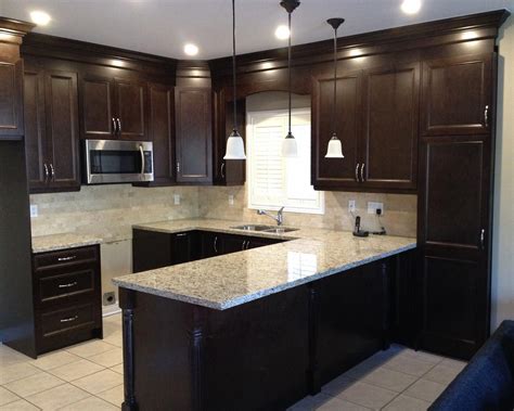 Here are some tips to help you make your kitchen as appealing as possible. Dark kitchen cabinets give an elegant and sophisticated look #kitchencabinetskitchencabinetsesp ...
