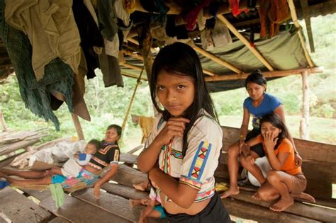 Record Reporter Paul Ohare Meets The Indigenous Embera Tribe Daily