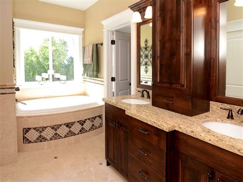 These spaces have been architecturally laid out in a very specific way to bring drama and. Related image | Master bathroom layout, Small bathroom ...