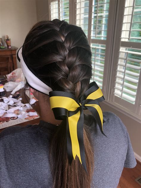The following athletic hairstyles feature a variety of styling techniques, including braids, twists, buns and ponytails, all of which are versatile enough for the most strenuous of workout routines. softball bow and braid | Softball hairstyles, Sports ...
