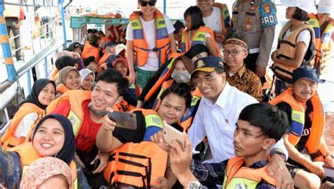 Kampanyekan Keselamatan Pelayaran Menhub Serahkan 1400 Life Jacket Di