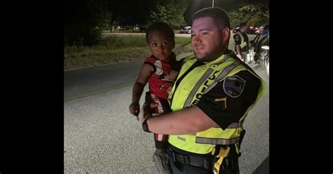 Cop Buys New Car Seats For Mom Of Twins After Pulling Her Over For