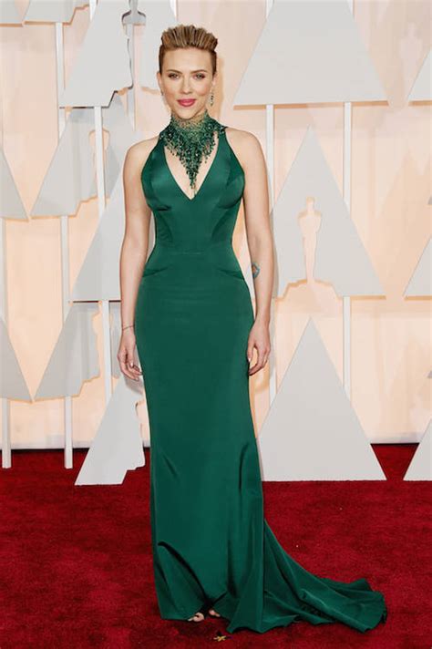 Get The Look Scarlett Johanssons Chic Emerald Oscars