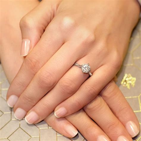 Melancholie Beredt Jet Engagement And Wedding Ring Finger Higgins