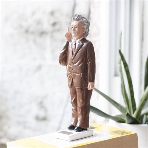 Figurine Solaire Einstein Sculptures Figurines Et Statuettes Objets Déco