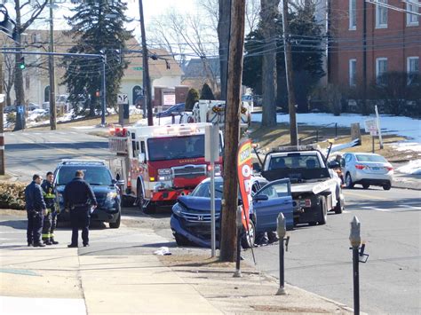 Vehicle flees scene of West Street accident in Danbury