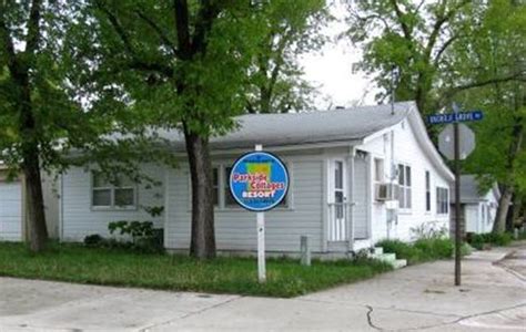 A garden and barbecue grills are also provided. Okoboji.com | Parkside Cottages