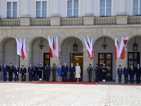 W zakres prac zeman hdf wchodziło zaprojektowanie, dostawa i montaż konstrukcji stalowej świetlika dachowego oraz podwieszonej do niego konstrukcji „cząsteczki wody składającej się z trzech sfer. Miloš Zeman v Polsku | ParlamentniListy.cz - politika ze ...