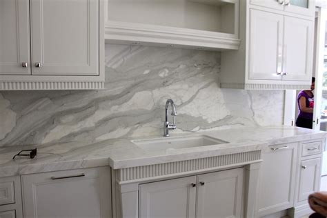 Calacatta Kitchen With Full Height Backsplash Look At How The Veining