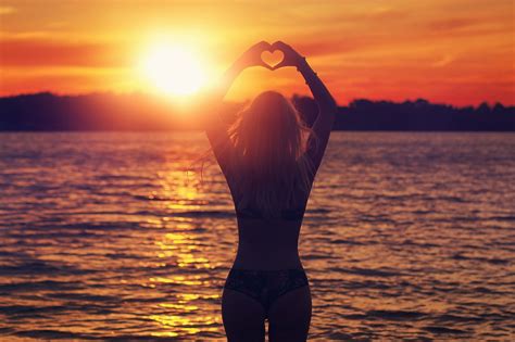 Fondos De Pantalla Luz De Sol Mujeres Al Aire Libre Mujer Modelo Puesta De Sol Mar Agua