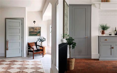 Una puerta de entrada de color gris da una apariencia elegante, neutra, discreta y sofisticada. Puertas de interior de colores para activar tu decoración ...