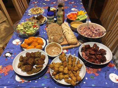 Here we cook and eat healthy and simple vegetarian food with natural ingredients, whole grains, good fats, fruit and vegetables. My family let me do the Christmas Eve dinner entirely vegan... I didn't let the opportunity go ...