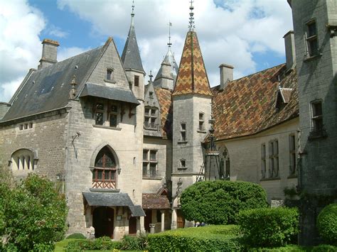 Liste des châteaux de Bourgogne | La rochepot, Château, Chateau france